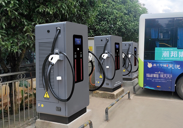 汽車租賃、公共交通充電解決方案